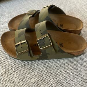 Birkenstock Orlando Leather in Camo Size 40